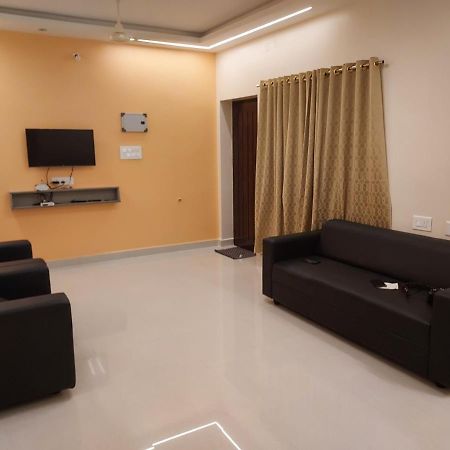 Srirangam Service Apartment Tiruchirappalli Exteriör bild