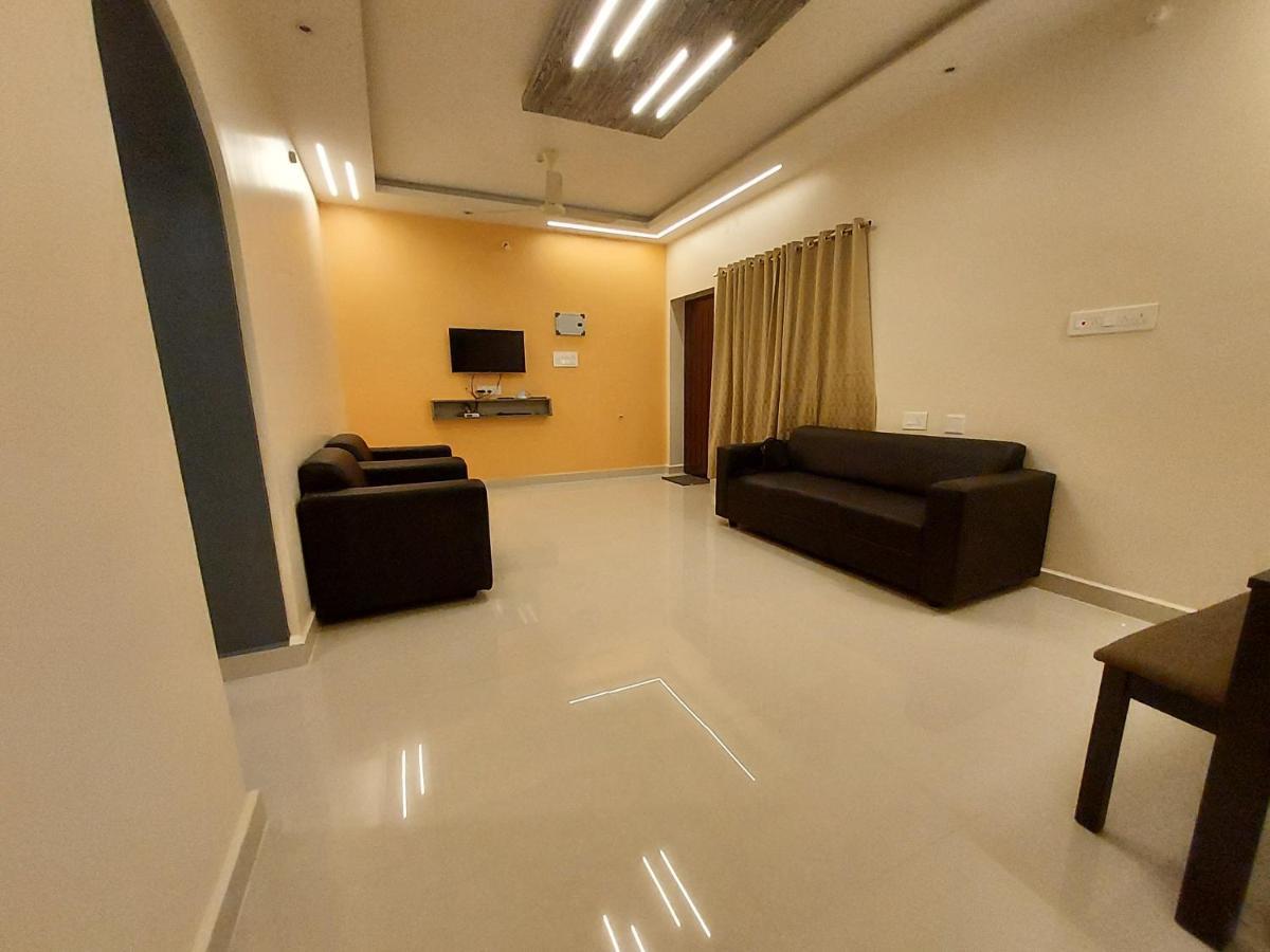 Srirangam Service Apartment Tiruchirappalli Exteriör bild