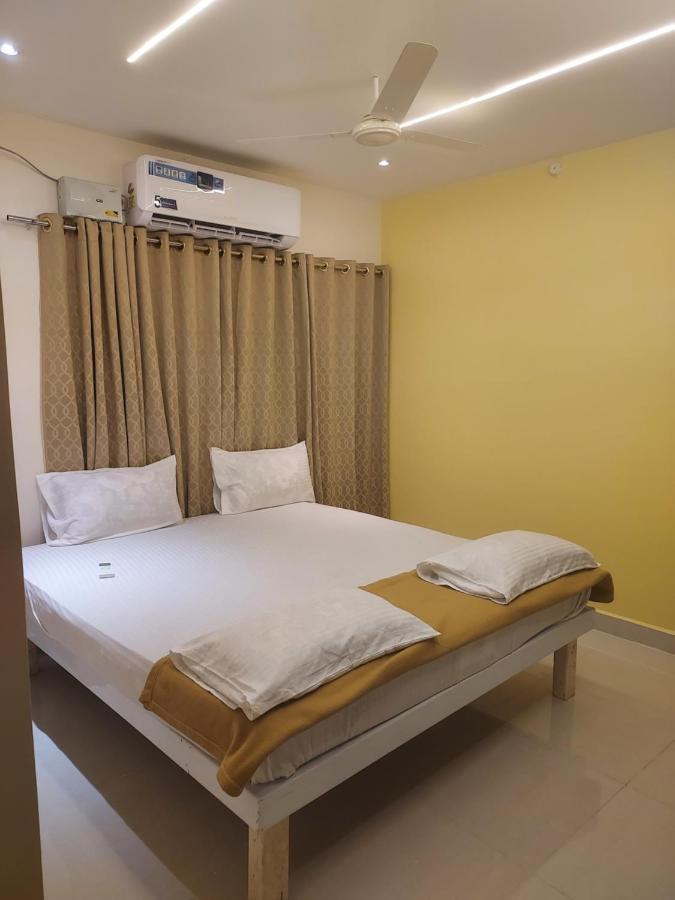 Srirangam Service Apartment Tiruchirappalli Exteriör bild