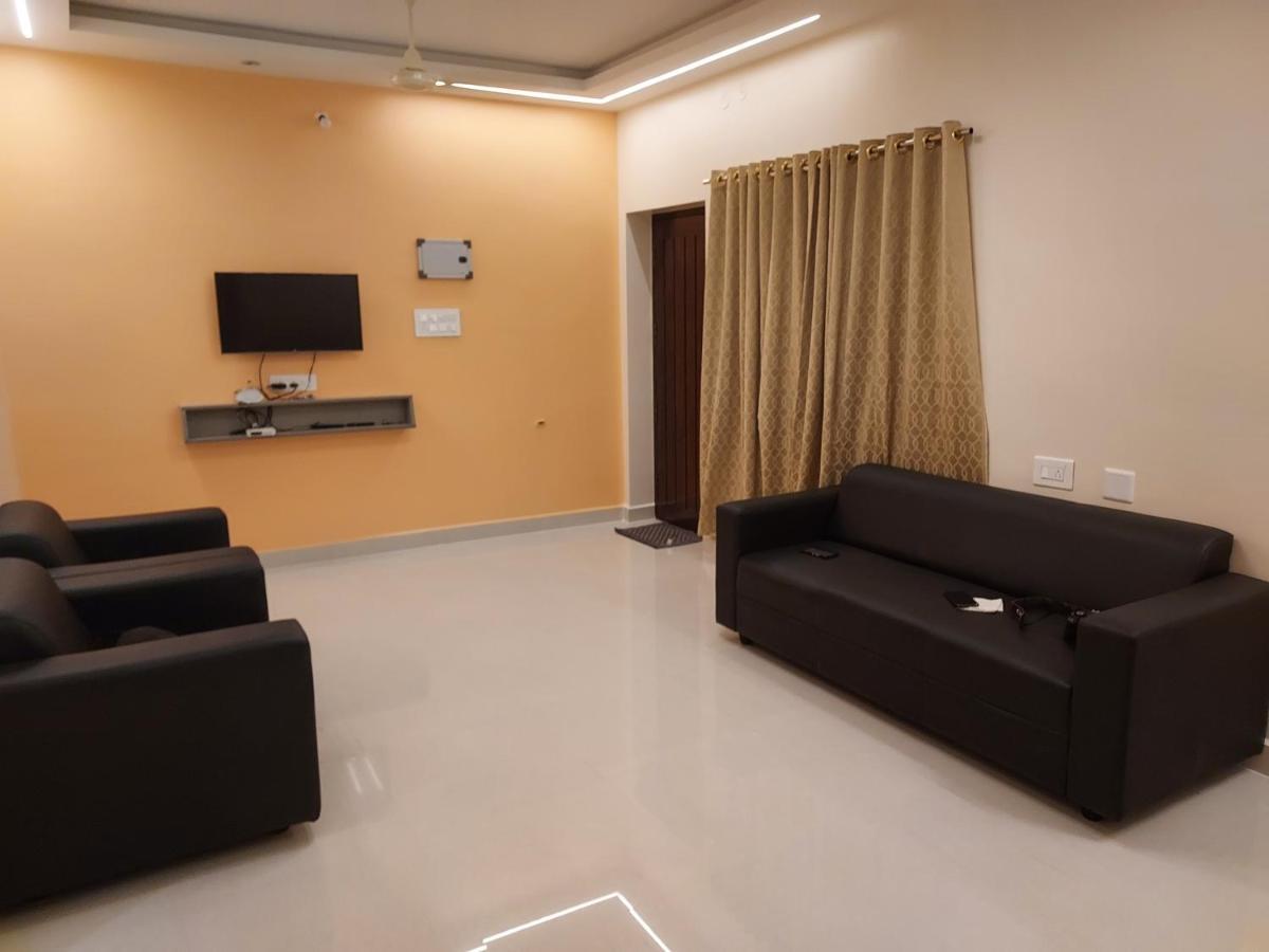 Srirangam Service Apartment Tiruchirappalli Exteriör bild