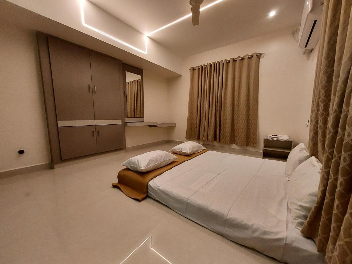 Srirangam Service Apartment Tiruchirappalli Exteriör bild