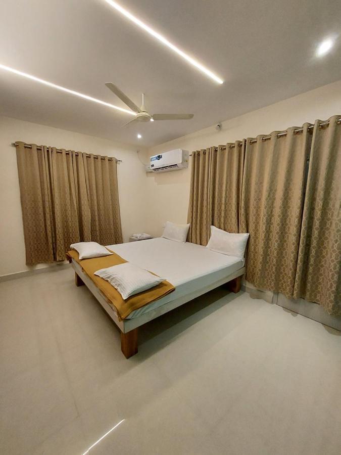 Srirangam Service Apartment Tiruchirappalli Exteriör bild