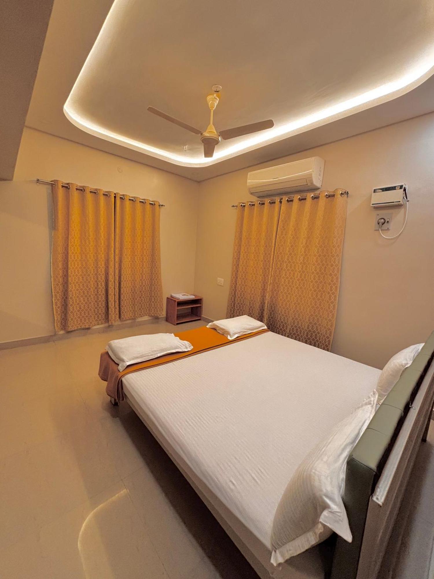 Srirangam Service Apartment Tiruchirappalli Exteriör bild