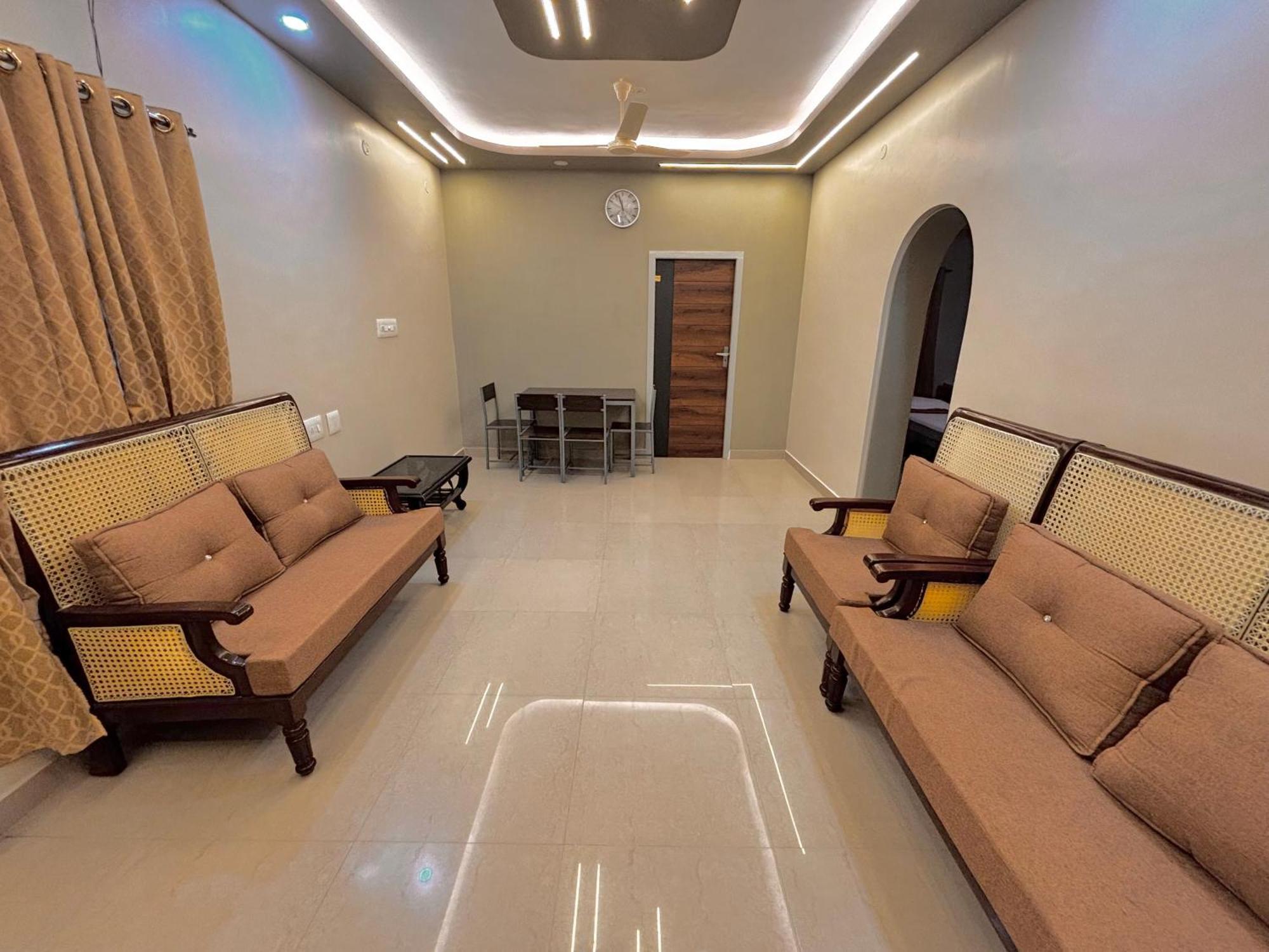 Srirangam Service Apartment Tiruchirappalli Exteriör bild