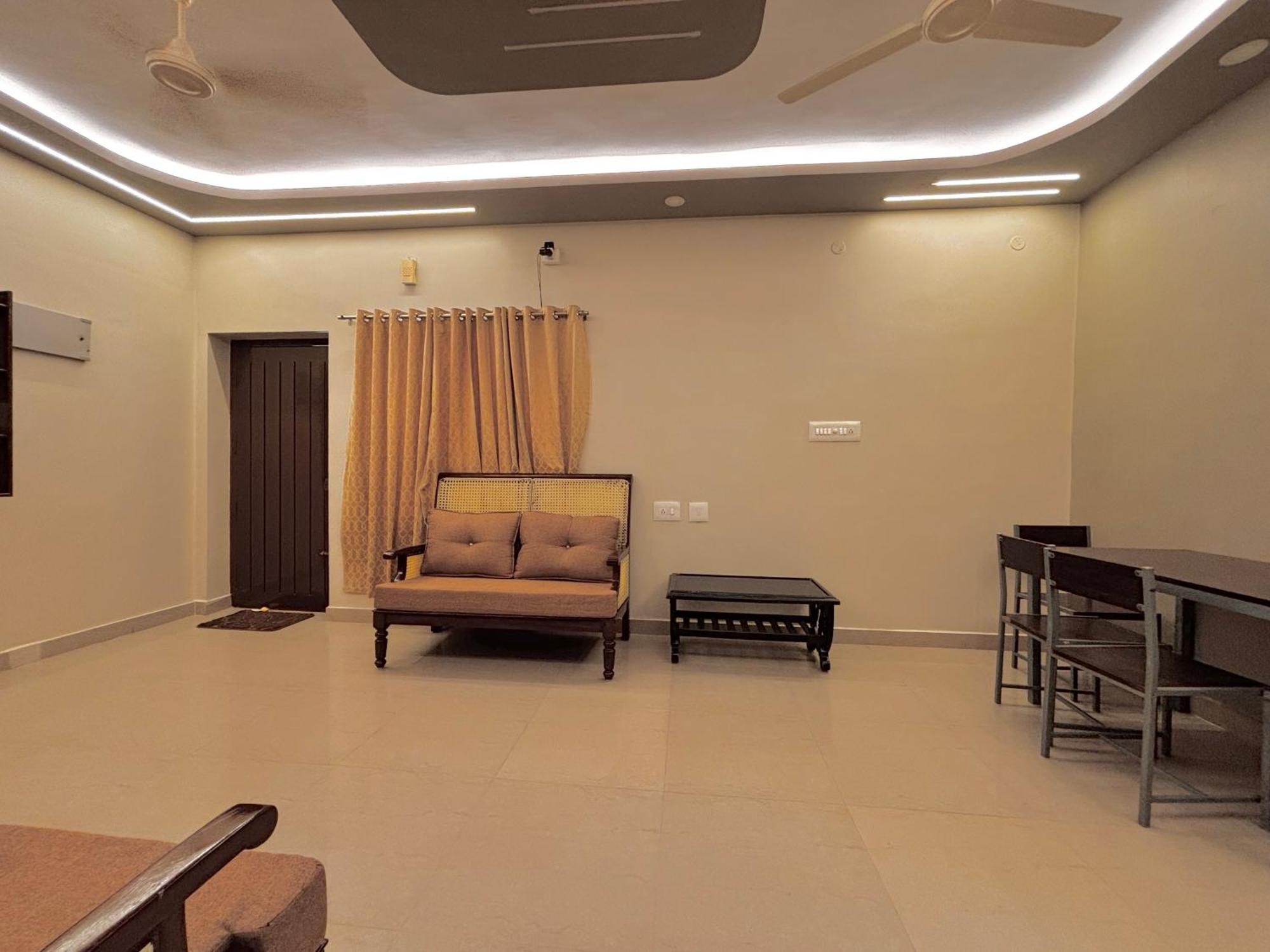 Srirangam Service Apartment Tiruchirappalli Exteriör bild