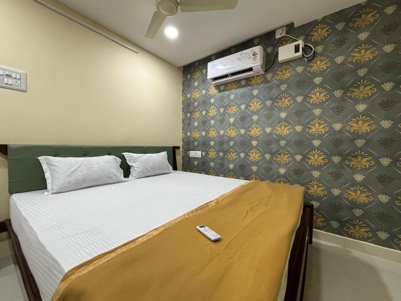 Srirangam Service Apartment Tiruchirappalli Exteriör bild
